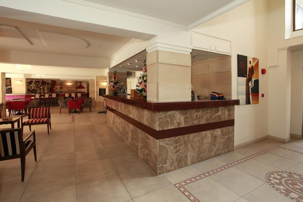 Jasmine Hotel Apartments Limassol Exteriör bild