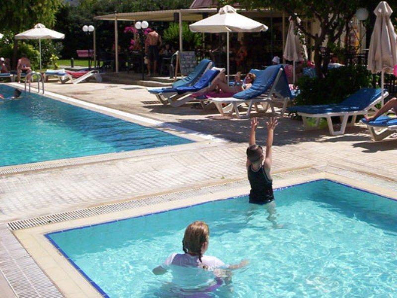 Jasmine Hotel Apartments Limassol Exteriör bild